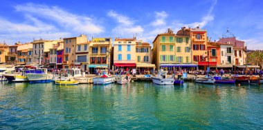 Cassis eski kasaba bağlantı noktası promenade, Provence, Fransa