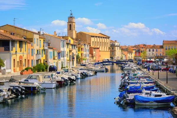 Rumah berwarna di kanal kota tua Martigues, Perancis — Stok Foto