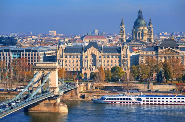Oude stad van Boedapest aan de Donau, Hongarije — Stockfoto