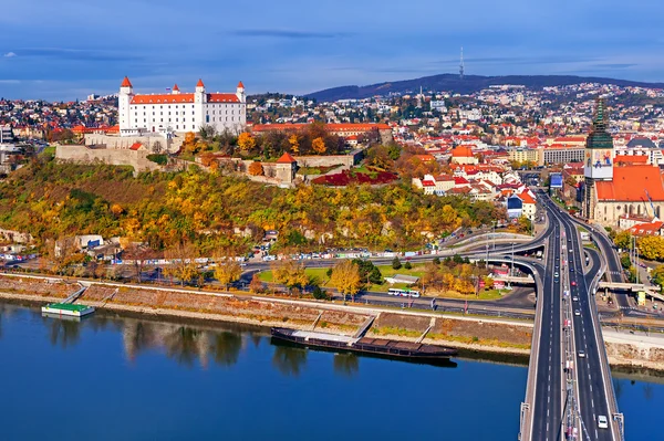 Замок та Старого міста Братислави, Словаччина — стокове фото