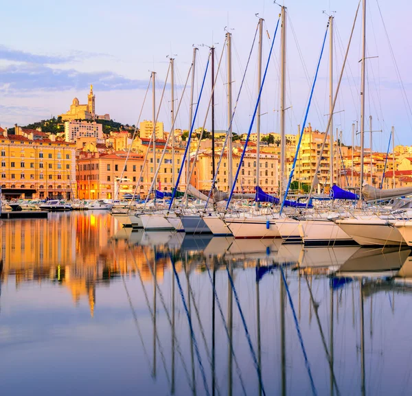 Yachts in the Old Port of Marseilles, France — Stockfoto