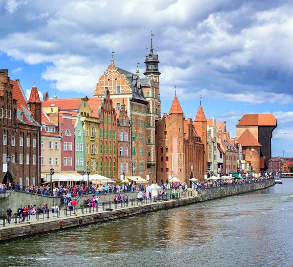 Stare miasto w Gdańsku na brzegu Motławy, Polska — Zdjęcie stockowe