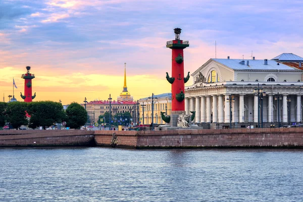 St Petersburg, Rusya Federasyonu, Cityscape günbatımı üzerinde