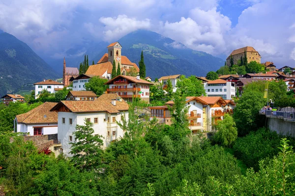 Alpine village Schenna, Meran, Tirol del Sur, Italia — Foto de Stock