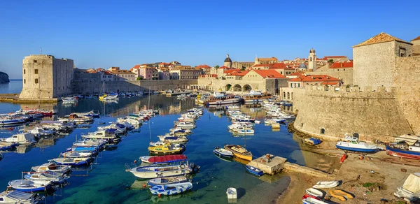 Dubrovniks gamla stadshamn, Kroatien — Stockfoto