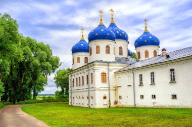 Mavi kubbeleri Yuriev Manastırı, Novgorod, Rusya Federasyonu