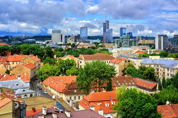 Kota tua dan pusat modern Vilnius, Lithuania — Stok Foto