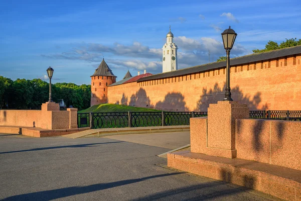 Welikiy novgorod kremlin mauern und türme, russland — Stockfoto