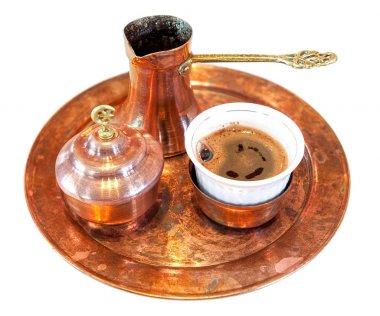 Türk kahvesi kümesi üzerinde beyaz izole