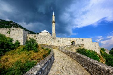 Travnik, Bosna bir caminin taş kale