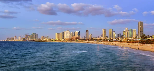 Moderní panorama města Tel Aviv na večer, Izrael — Stock fotografie