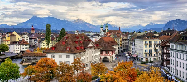 Vista panorámica del casco antiguo de Lucerna, Suiza — Foto de Stock