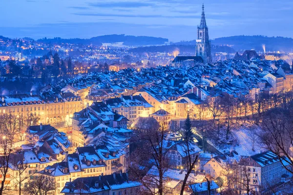 Bernburger Altstadt im Winter verschneit, Schweiz — Stockfoto