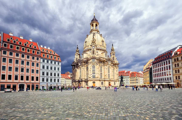 Kyrkan Frauenkirche i gamla stan i Dresden, Tyskland — Stockfoto