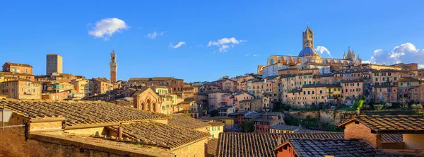 Panoramik Siena eski şehir, Toskana, İtalya — Stok fotoğraf