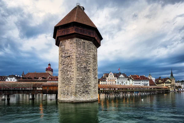 Water Tower di kota tua Lucerne, Swiss — Stok Foto