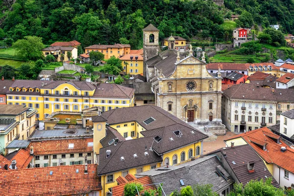 Casco antiguo de Bellinzona, cantón Ticino, Suiza — Foto de Stock