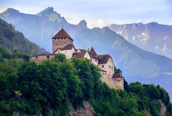 瓦杜兹城堡, 列支敦士登, 阿尔卑斯山, 欧洲 — 图库照片