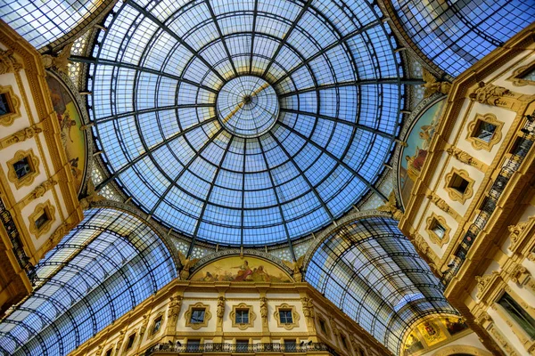 Kaca kubah dari Galleria Vittorio Emanuele II, Milan, Italia — Stok Foto