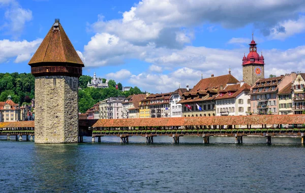 Medeltida gamla staden i Luzern, Schweiz — Stockfoto