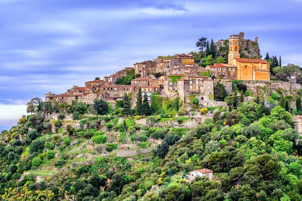 Eze dorp op de heuvel boven, Côte d'Azur, Provence, Frankrijk — Stockfoto