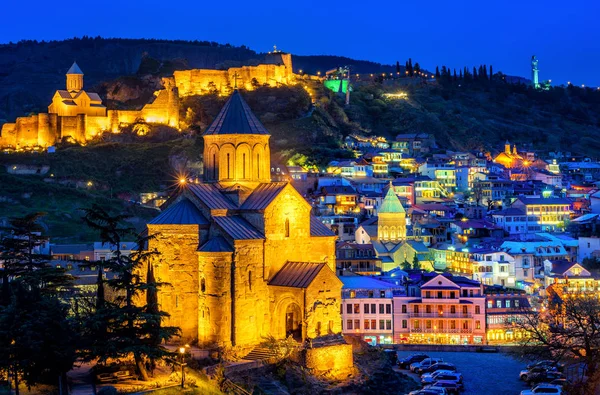 Historische Altstadt von Tiflis, Georgien, nachts beleuchtet — Stockfoto
