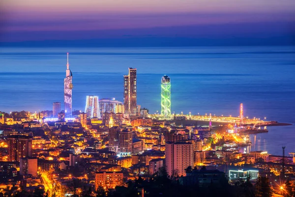 Panorama dari kota Batumi, Georgia, menerangi saat matahari terbenam — Stok Foto