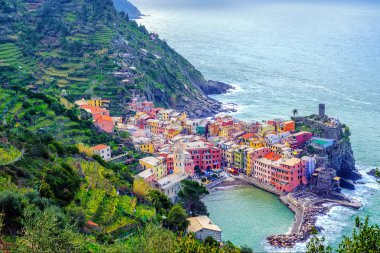 Vernazza kasaba Akdeniz sahilinde, Cinque Terre, İtalya