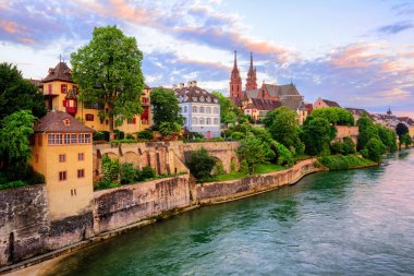 Münster Katedrali ve Ren, İsviçre Basel eski beldesi