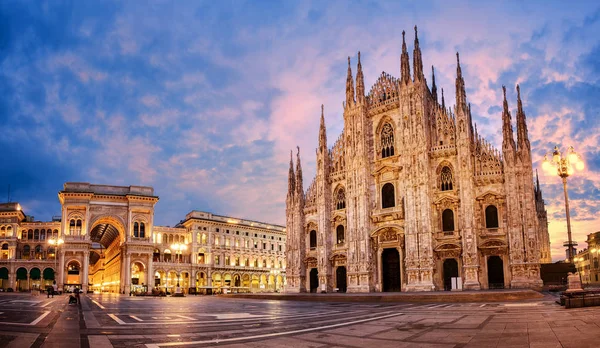 Milan katedrála na východ slunce, Itálie — Stock fotografie