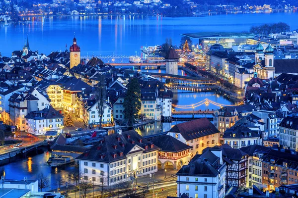 Lucerne Old kota diterangi pada Natal, Swiss — Stok Foto