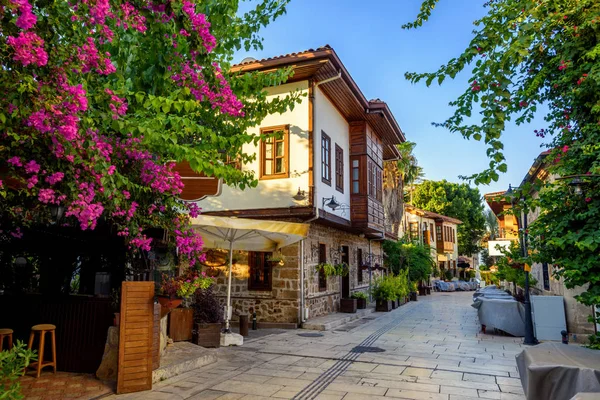 Rue piétonne à Antalya Vieille Ville, Turquie — Photo