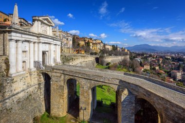 Porta San Giacomo kapısı, eski kasaba Bergamo, İtalya