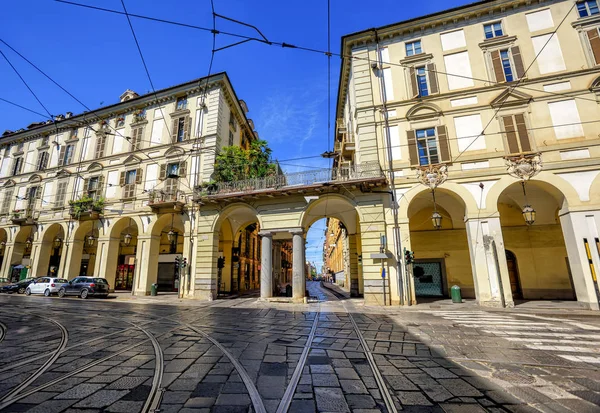 Calle de la ciudad en el centro de Turín, Italia — Foto de Stock