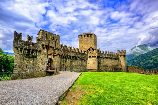 Castello di Montebello, Bellinzona, Switzerland — Stock Photo, Image