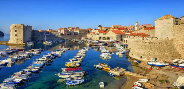 Dubrovniks gamla stadshamn, Kroatien — Stockfoto