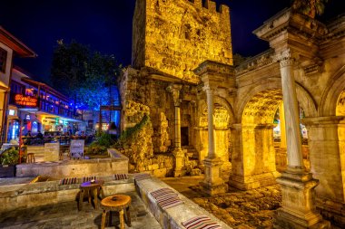 Hadrianus Kapısı, gece, Antalya, Türkiye