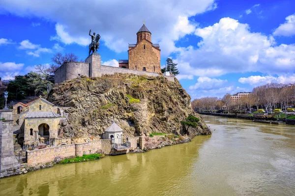 Gereja Metekhi dan Sungai Kura, Tbilisi, Georgia — Stok Foto