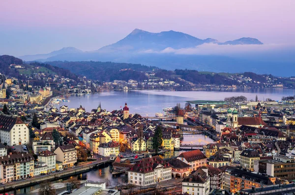 Città di Lucerna, Lago di Lucerna e montagna di Rigi, Svizzera — Foto Stock