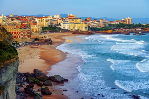 Biarritz città e le sue famose spiagge di sabbia, Francia — Foto Stock