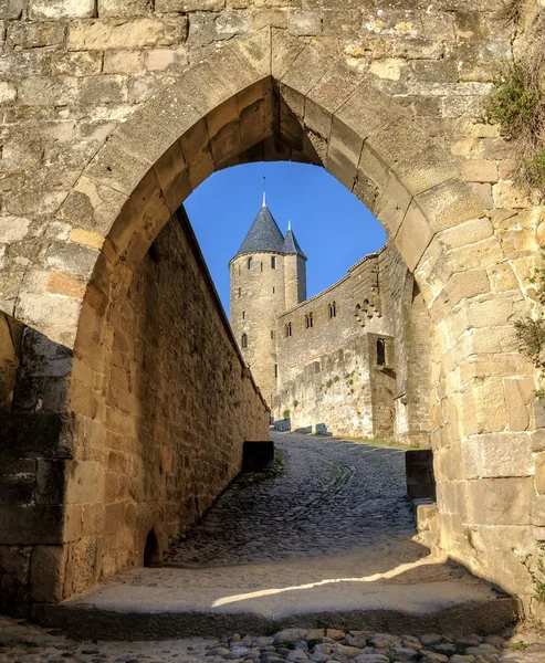 Dinding abad pertengahan dan menara Carcassonne, Languedoc, Perancis — Stok Foto