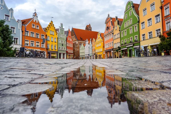 Casas góticas en el casco antiguo de Landshut, Baviera, Alemania — Foto de Stock