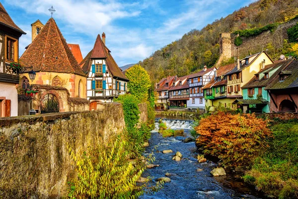 Kaysersberg en Alsacia, uno de los pueblos más bellos de Fra — Foto de Stock