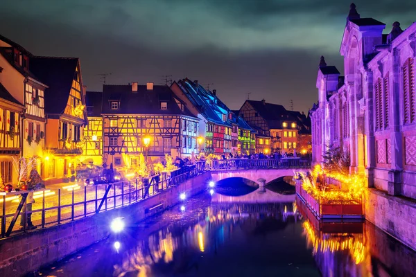 Kota tua Colmar, Alsace, Perancis, diterangi untuk Natal — Stok Foto