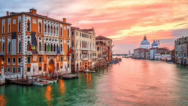 Matahari terbit di Canal Grande di Venice, Italia — Stok Foto