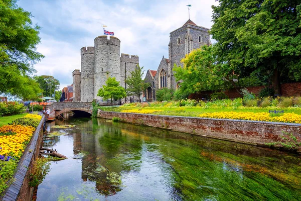 Westgate-Türme und Zunfthalle in Canterbury, England, Großbritannien — Stockfoto