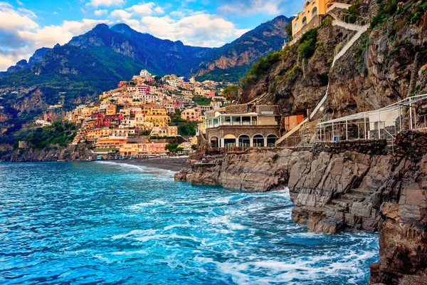 Positano na costa de Amalfi, Nápoles, Itália — Fotografia de Stock