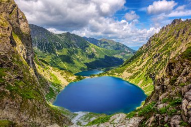 Blake Gölü ve Morskie Oko Gölü, diğer adıyla Denizin Gözü, Polonya 'nın Zakopane kentinde popüler bir turizm beldesidir.