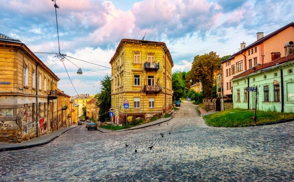 Lviv Ukrajna 2019 Július Színes Házak Egy Tipikus Utcában Lviv — Stock Fotó