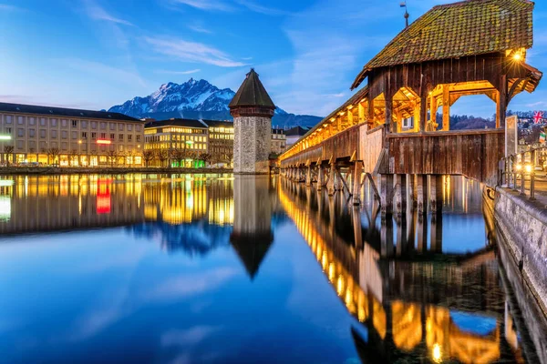 Sejarah Lucerne Kota Tua Pegunungan Alpen Swiss Dengan Jembatan Kapel — Stok Foto